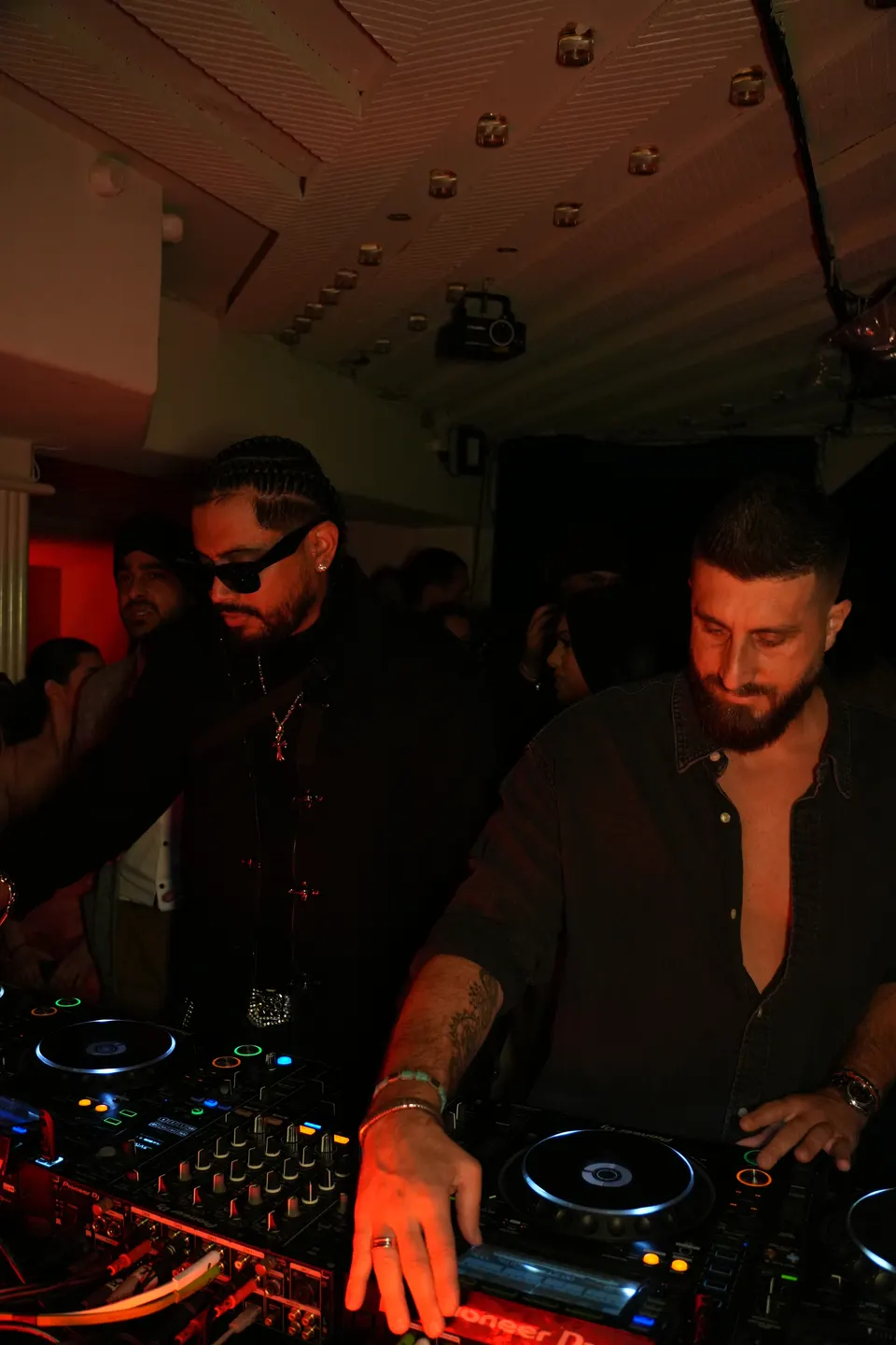 Pelicano club — club dj red
