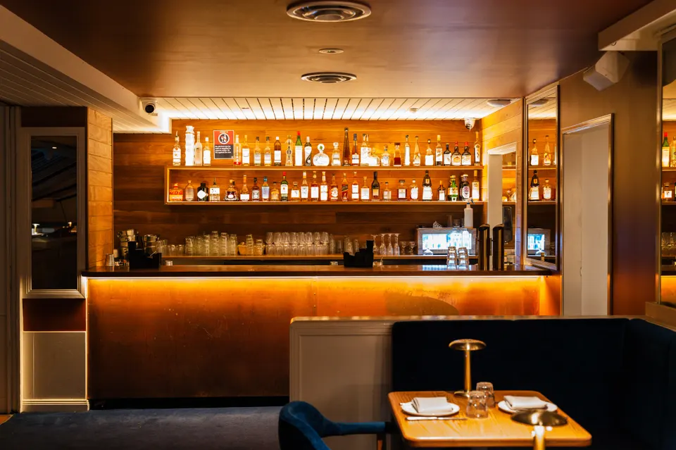 Cocktail Lounge at Pelicano — view 4