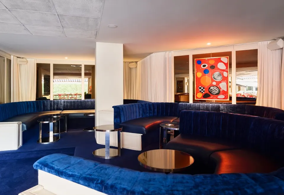 Cocktail Lounge